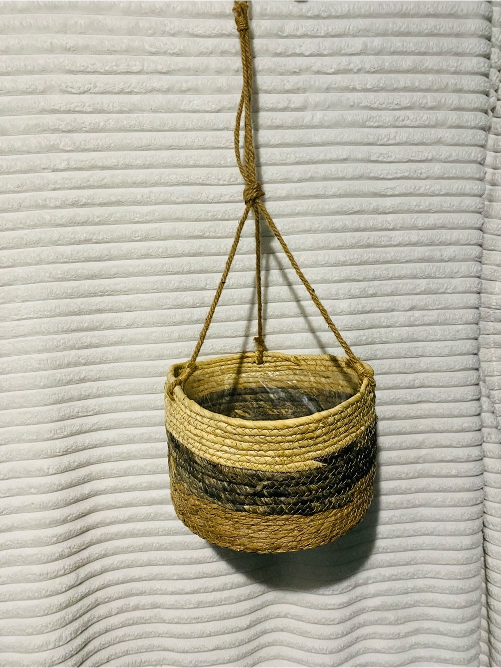 NWOT Handwoven Hanging Seagrass Basket Planter - Natural & Dark Brown